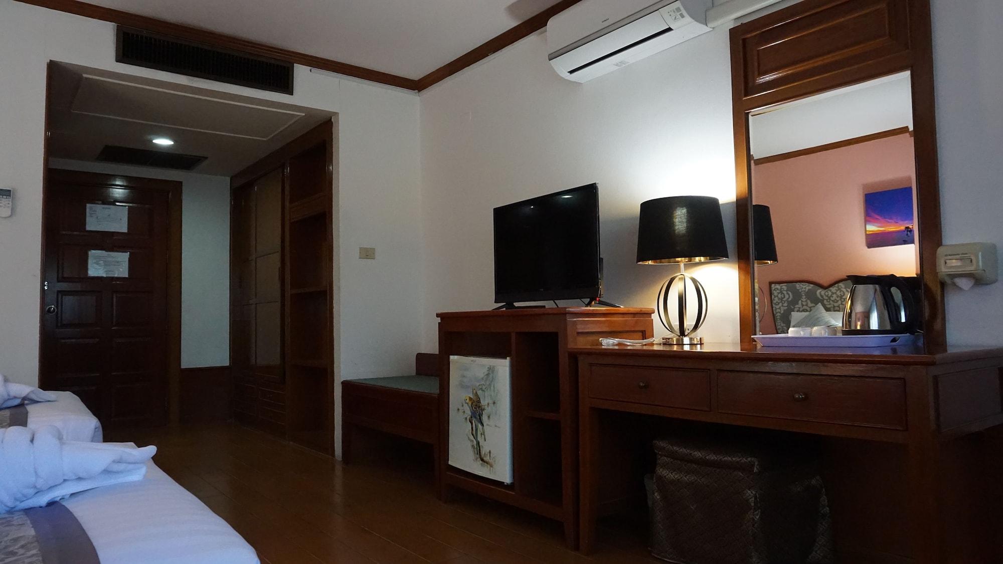 Wattana Park Hotel Trang Extérieur photo
