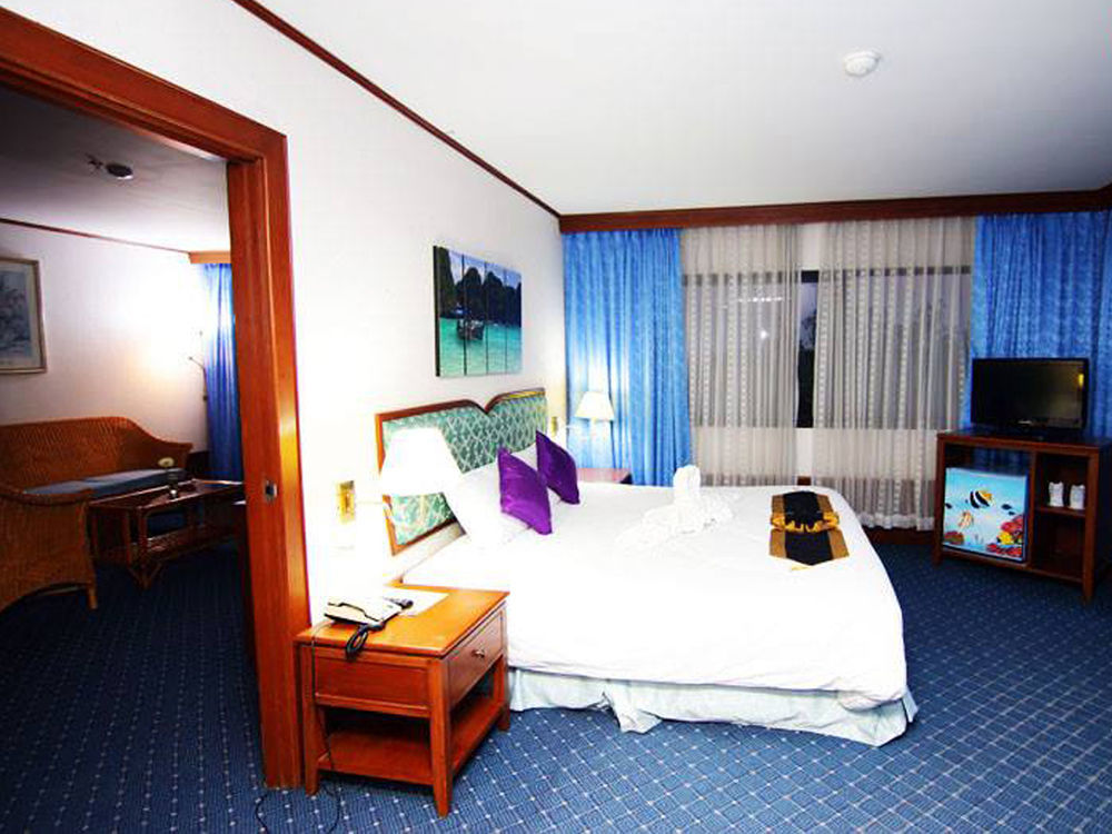 Wattana Park Hotel Trang Extérieur photo