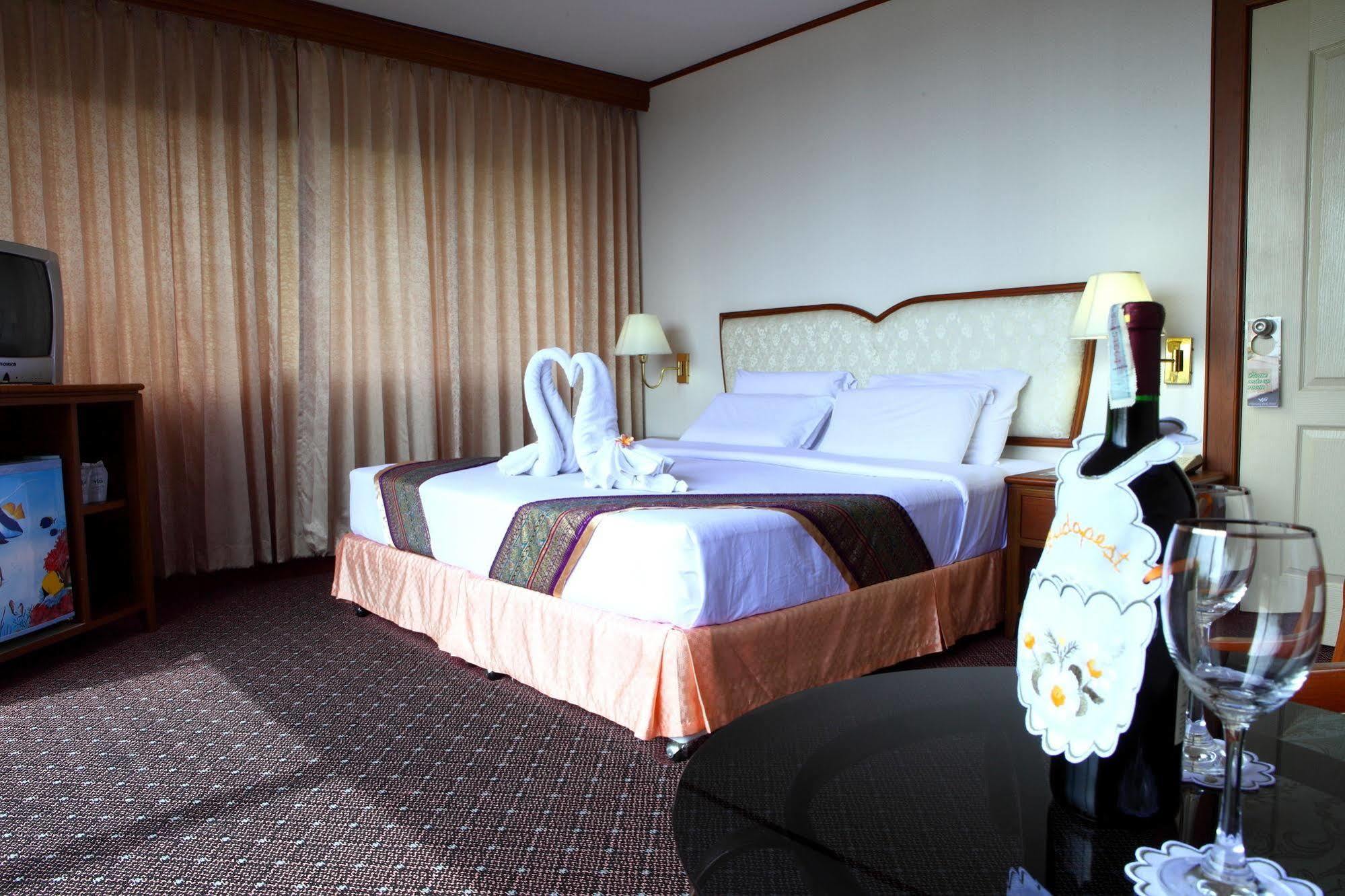 Wattana Park Hotel Trang Extérieur photo