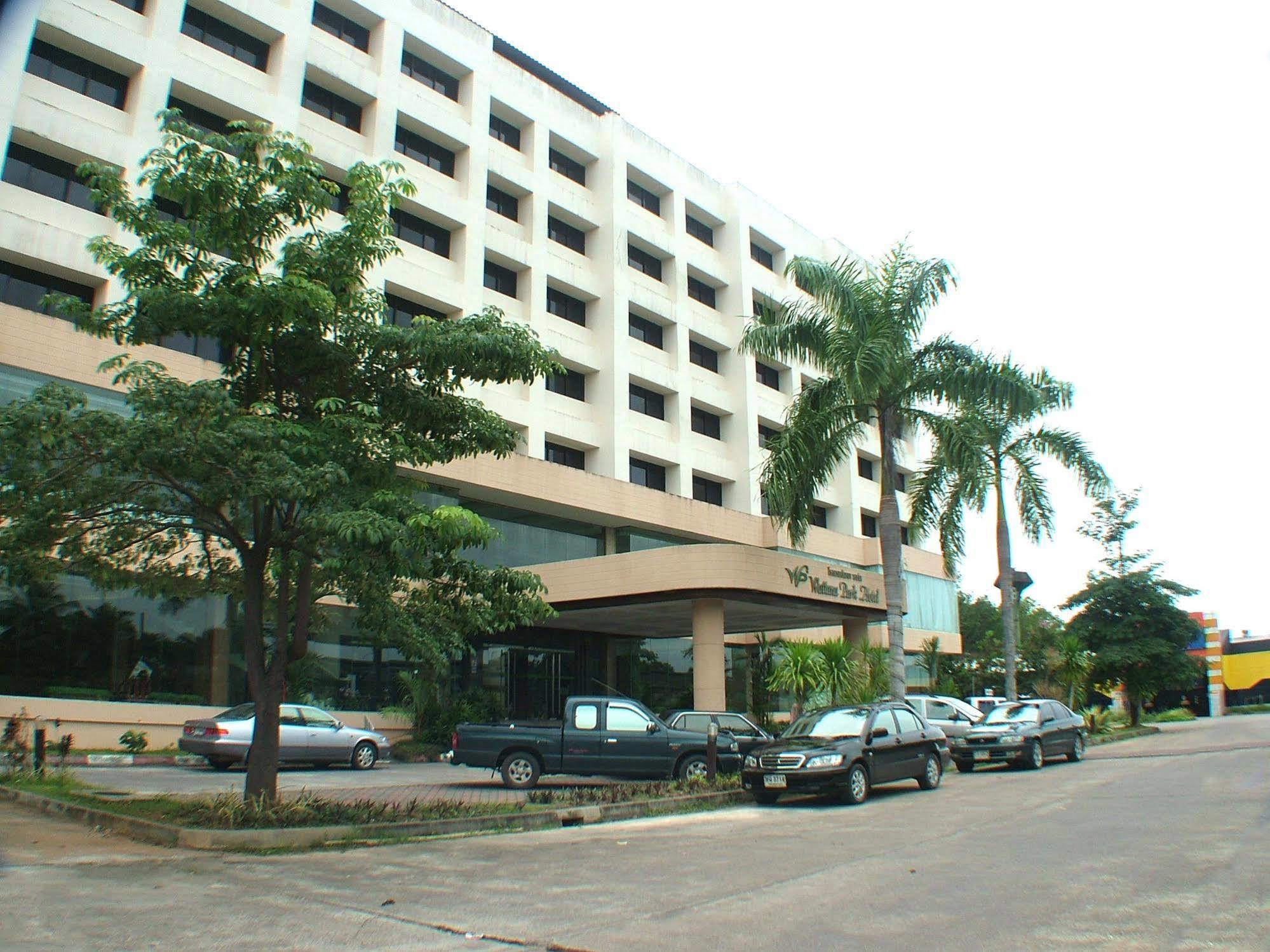 Wattana Park Hotel Trang Extérieur photo