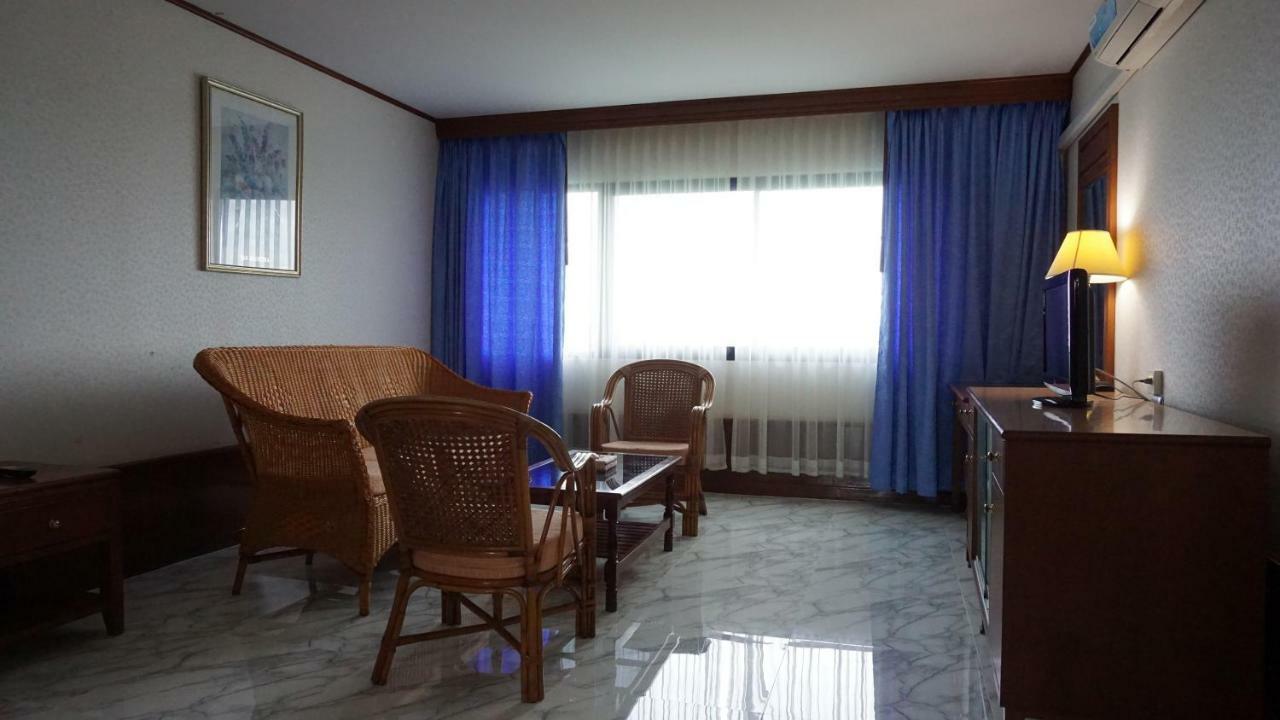 Wattana Park Hotel Trang Extérieur photo